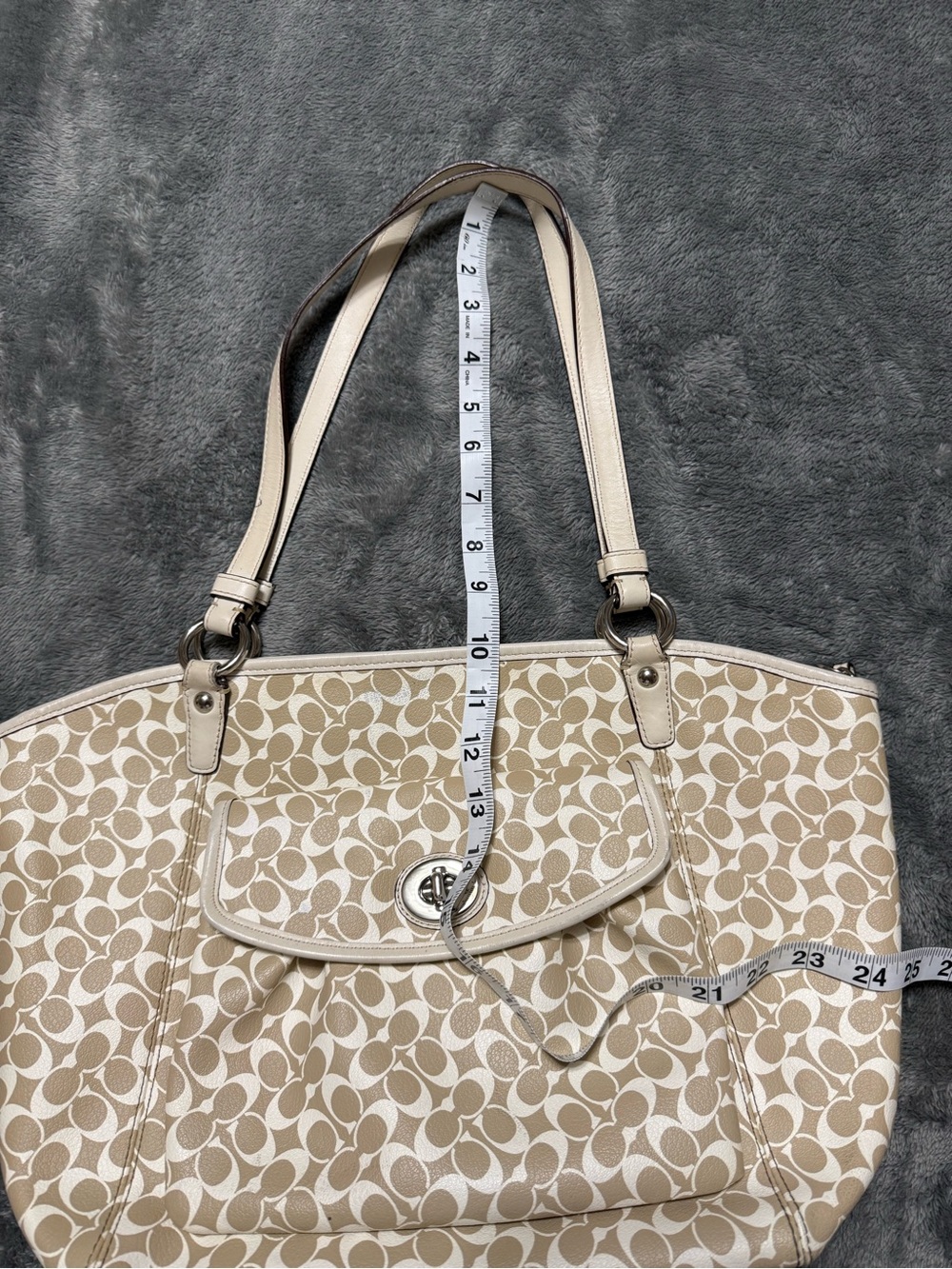 Coach Beige Signature Canvas Shoulder Bag with Cream Trim - Picture 4 of 7